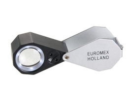 TRIPLET MAGNIFIER 20X WITH LED ILLUMINATION
