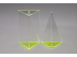 PRISME A 3 FACES ET PYRAMIDE A 3 FACES  HAUTEURS DES MODELES DE VOLUME   150 MM